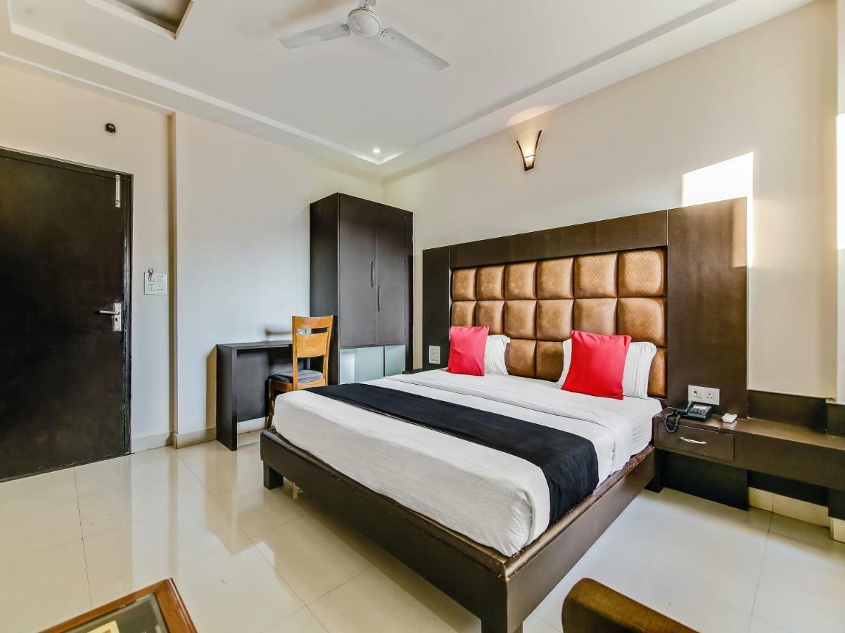 Capital O 32619 Hotel Sugar Palm Gwalior Εξωτερικό φωτογραφία